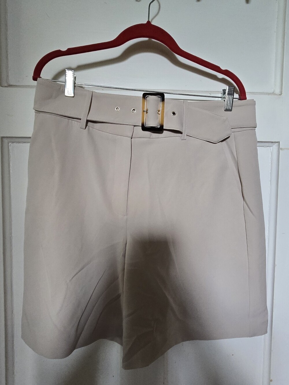 NWT Melanie Lyne Beige Belted High-Waist Shorts